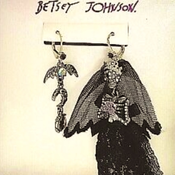 New Betsey Johnson Skeleton Bride Mismatch Earrings - Picture 8 of 12